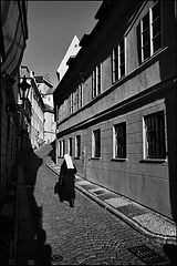 фото "Улочка и мона́хиня"