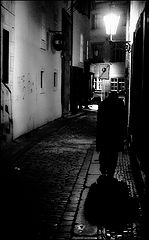 фото "Ночная улица и фигура-2"
