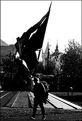 фото "Фигура, памятник и башни"