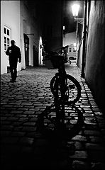 photo "Ночная фигура и велосипед"