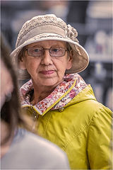 фото "Женщина в толпе"