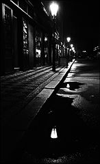 фото "Ночные фонари и лужа"