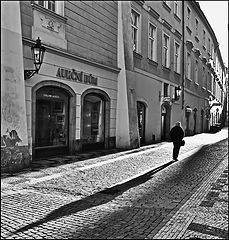 фото "Улица, фигура и тень"