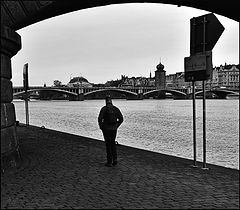 фото "Фигура под мостом"
