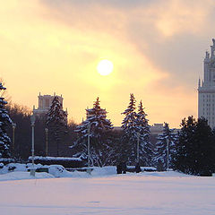 фото "На башне университета - три часа (Москва)."