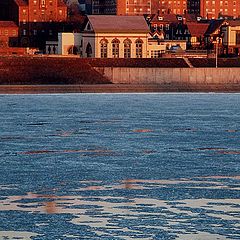 фото "Frozen River by the City"