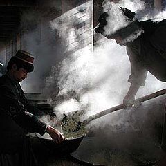 фото "Taliban prisoners cook food"