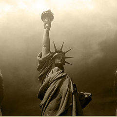 фото "Statues Of Liberty"