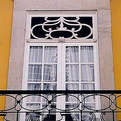 фото "music in a yellow painted house"