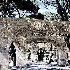 фото "Archs in passage of S. Jorge Castle (Lisbon)"
