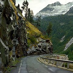 photo "Autumnal road in mountains"