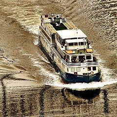 фото "Barco no Rio Douro (Ship in the river Douro)"