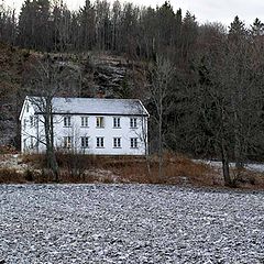 photo "Lonely white house"