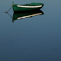 фото "buoy and the green boat"