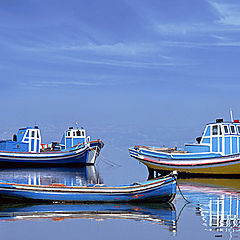 photo "4 boats in blue"
