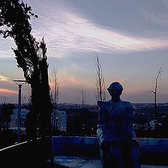 photo ""Silhouette of Alexandre O`Neill`s sculpture""