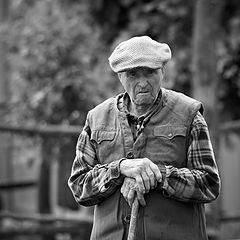 фото "Дед Карпенко с палкой"