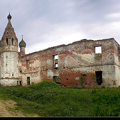 фото "Разрушенная церковь в Верее"