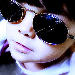 фото "Little girl with sunglasses"