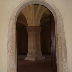 фото "Evoramonte castle, an inside door"