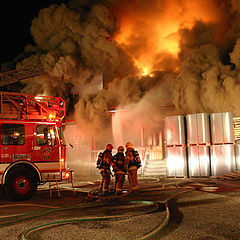 photo "Firefighters face to face with the monster !"