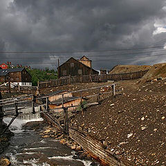 photo "Sombre old mountain town"