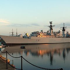 фото "HMS Chatham in the early morning light"