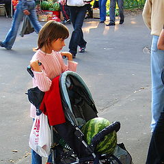 фото "Девочка с арбузом"