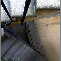 фото "Лестница ведущая вниз"