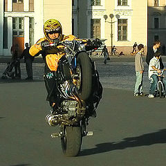 фото "Мотоциклы , люди, тени."