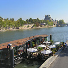 photo "PARIS. La Seine, le Louvre"