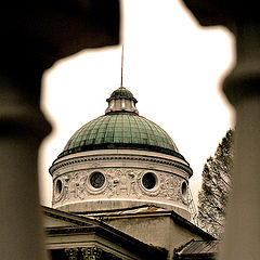 фото "колоннада, взгляд из-за колонны"