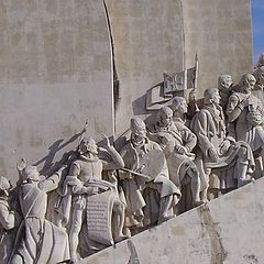 фото "Discovers monument"