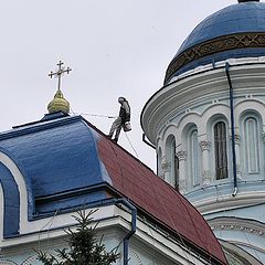 фото "а в Молдавии крыши на храмах синие.."