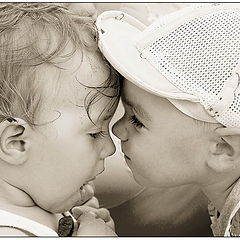фото "О том, как мамы заставляют детей целоваться..."