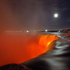 фото "Ниагарский водопад в красном сиянии"