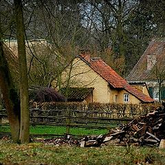 фото "yellow little home"