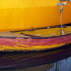 фото "red sea yellow boat"