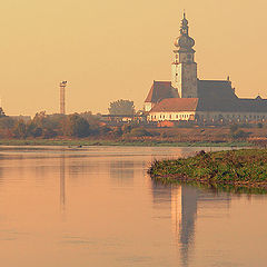 фото "Тюрьма на берегу реки (бывший польский монастырь)"