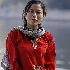 фото "a girl wearing typical Indian clothing and scarf"