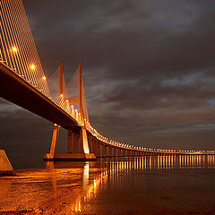 фото "a bridge by night"