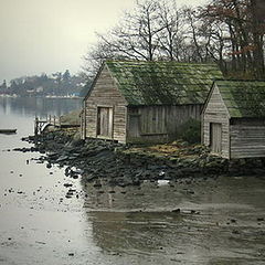 фото "Два домика у реки где-то на краю земли"