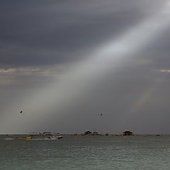 фото "Настоящие лучи света на море"