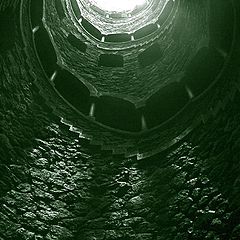 photo "Quinta da Regaleira 10 - Freemason Initiation Well"