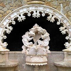 фото "Quinta da Regaleira 12 - Detail of the Portal of the Guardians"