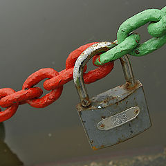 фото "Padlock and chain"