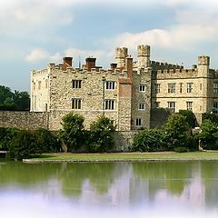 photo "Travel by hot air balloon on the Leeds Castle. Kent.England"