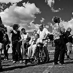 фото "The photographer, the wheelchaired woman and the smiling wood booth"