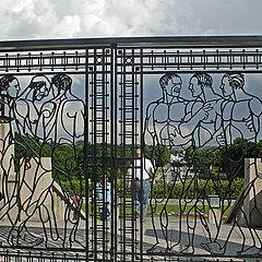 photo "Sculpture park Gustave Vigellana, Oslo. Lattice gates"