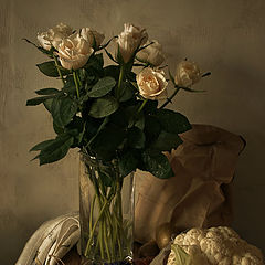 фото "Натюрморт с розами и цветной капустой"